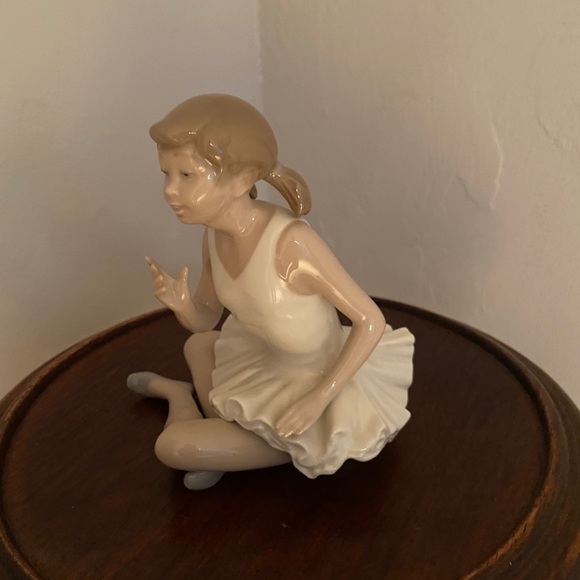 LLADRO Ballerina sitting figurine - Picture 2 of 4